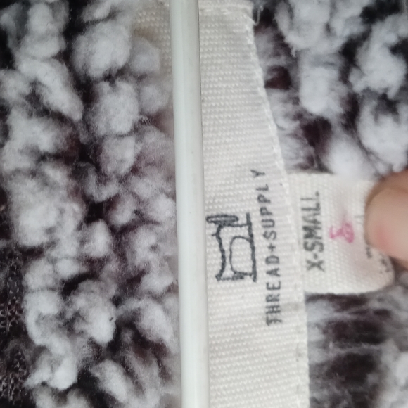 Thread and supply woman's xs cozy soft sweater gray and white in color - Picture 3 of 4